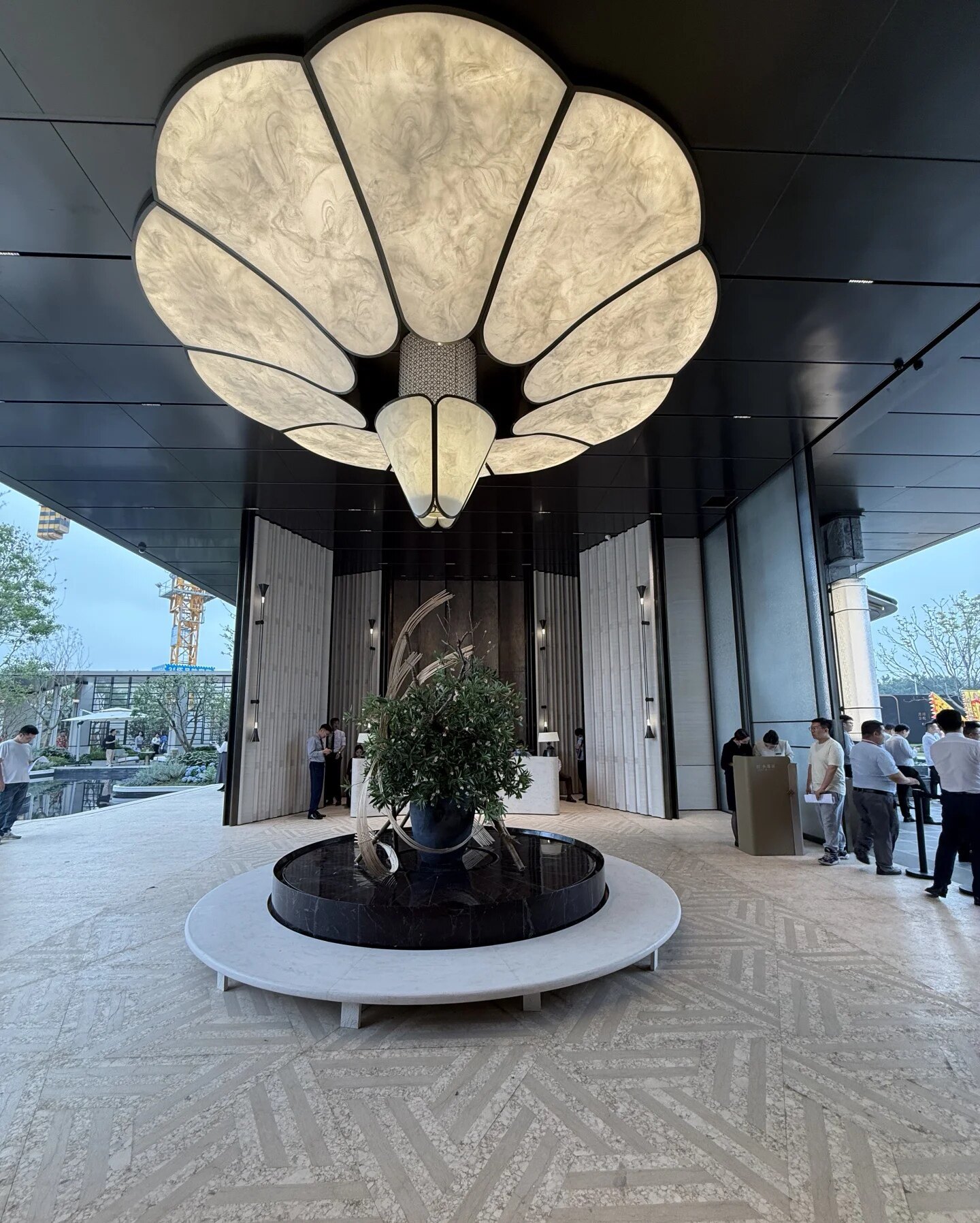 酒店大堂云石吊灯会所玄关入户花瓣造型吊灯非标工程灯具